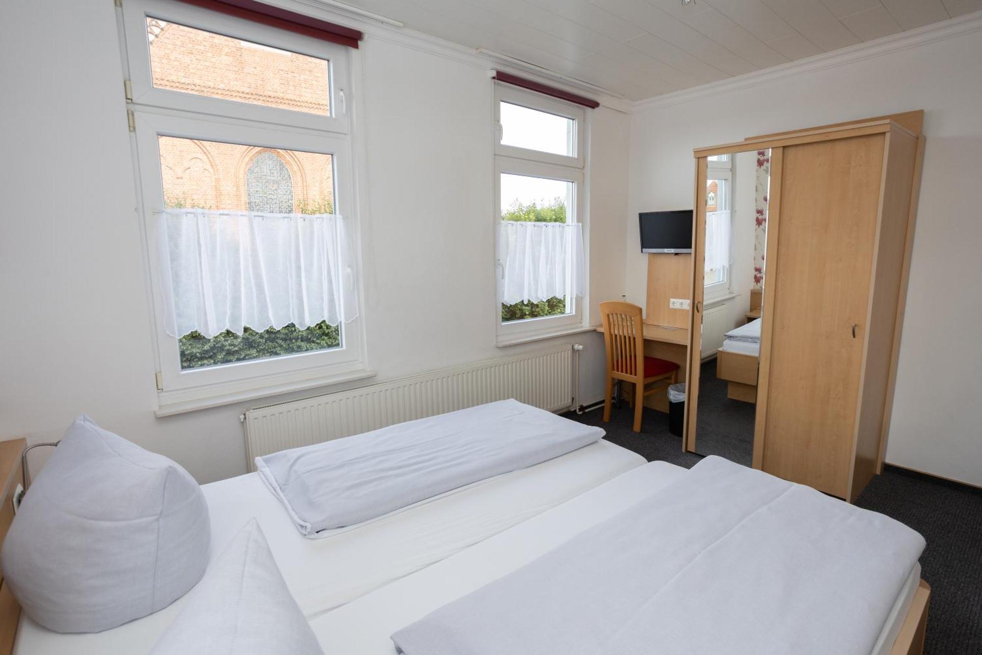 Hotel Zur Linde 멜도르프 외부 사진