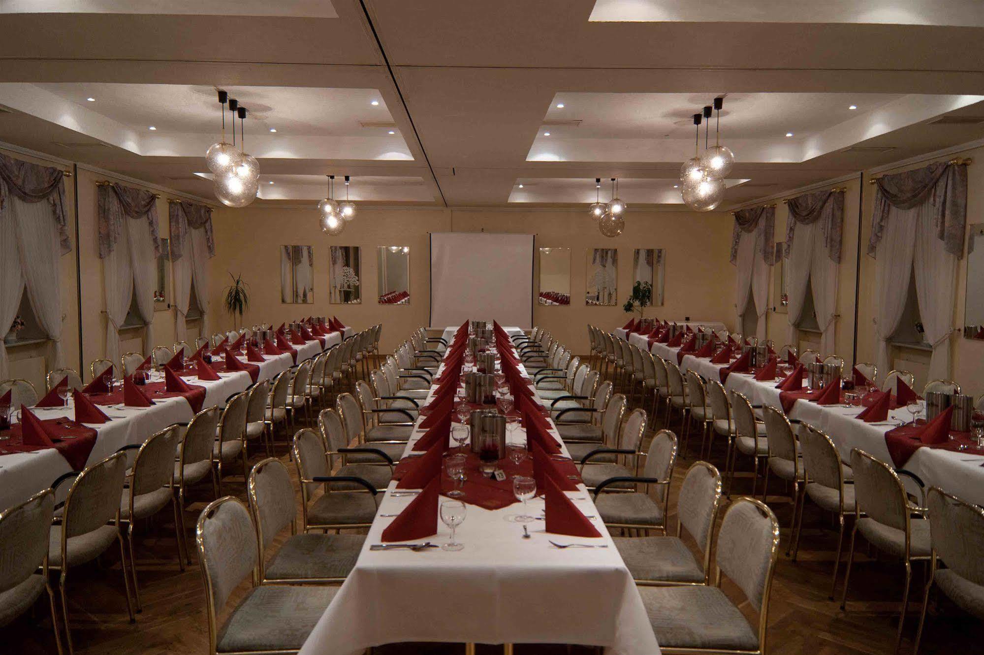 Hotel Zur Linde 멜도르프 외부 사진