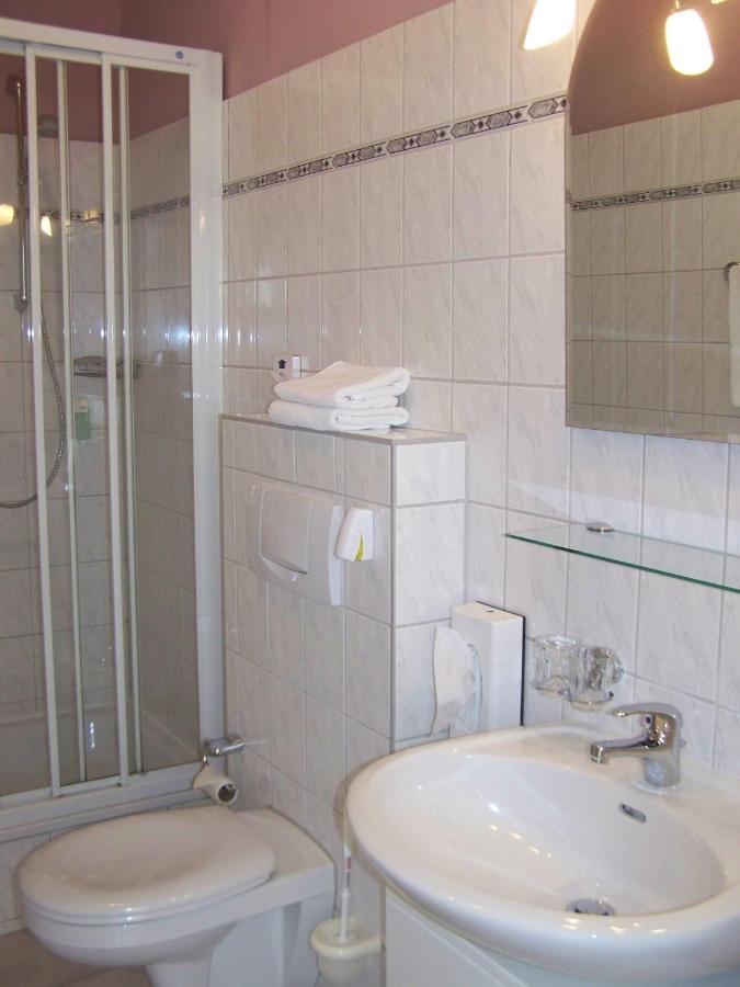 Hotel Zur Linde 멜도르프 외부 사진